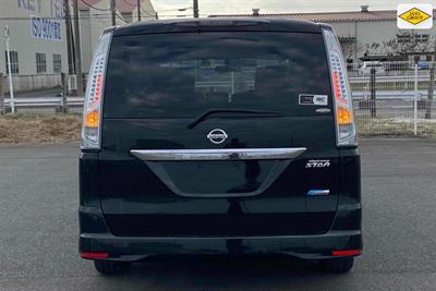 2013 Nissan Serena - Thumbnail