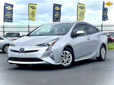 2017 Toyota Prius - Thumbnail