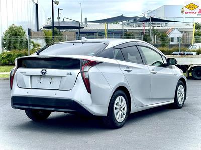 2017 Toyota Prius - Thumbnail