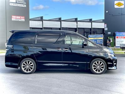 2013 Toyota Vellfire - Thumbnail