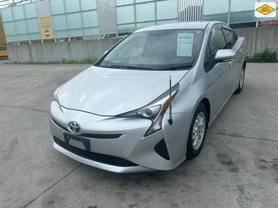 2016 Toyota Prius - Thumbnail