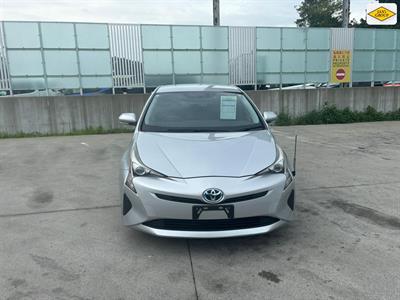 2016 Toyota Prius - Thumbnail