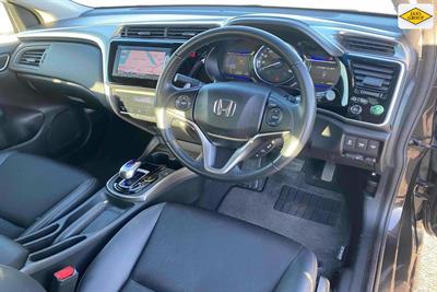 2015 Honda Grace - Thumbnail