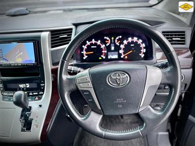 2013 Toyota Vellfire - Thumbnail