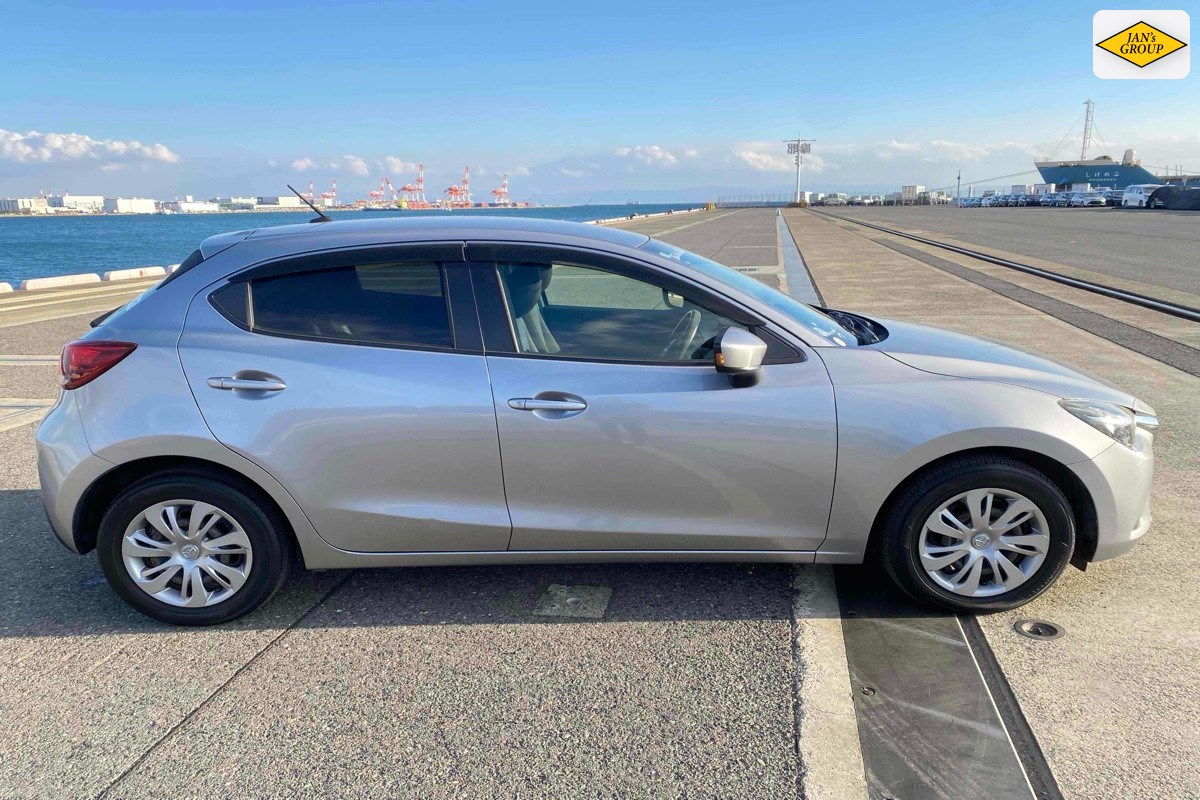 2016 Mazda Demio