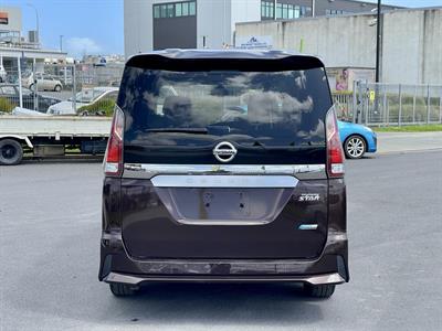 2017 Nissan Serena - Thumbnail