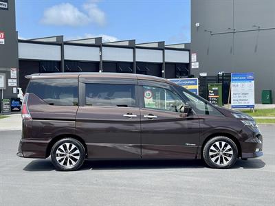 2017 Nissan Serena - Thumbnail