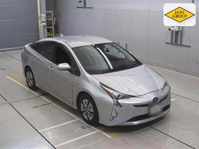 2017 Toyota Prius - Thumbnail