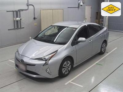 2017 Toyota Prius - Thumbnail