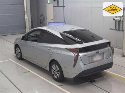 2017 Toyota Prius - Thumbnail