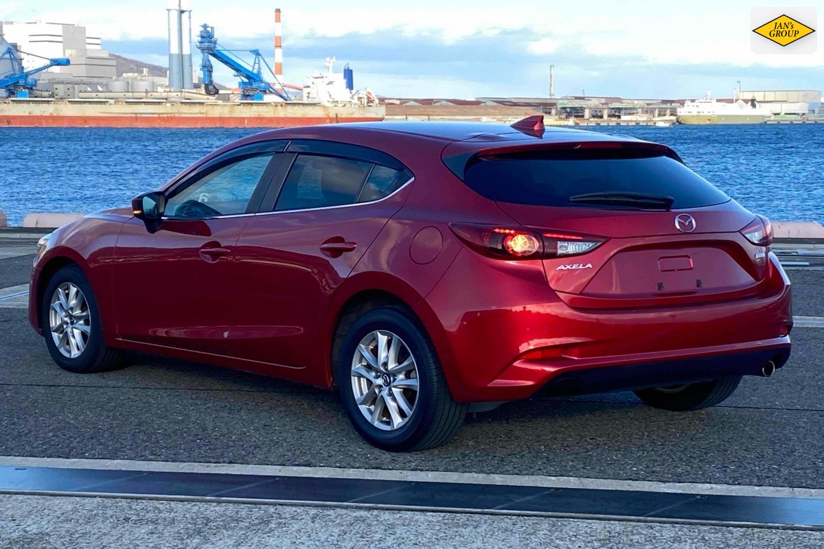 2017 Mazda Axela