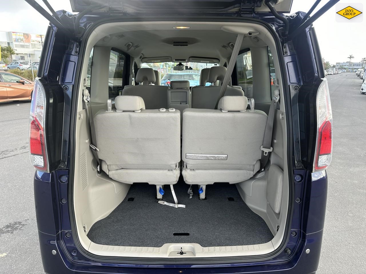 2017 Nissan Serena