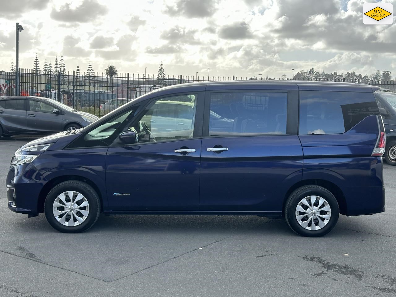 2017 Nissan Serena