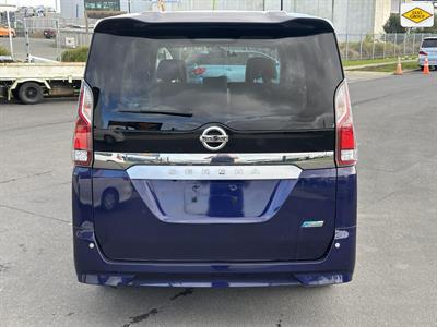 2017 Nissan Serena - Thumbnail