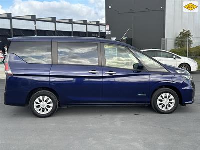 2017 Nissan Serena - Thumbnail