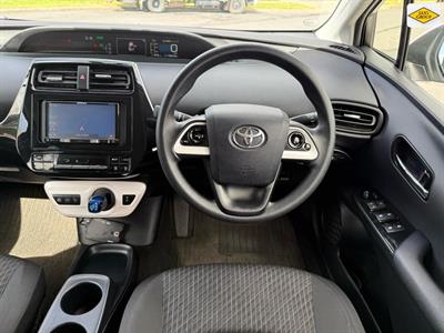 2017 Toyota Prius - Thumbnail