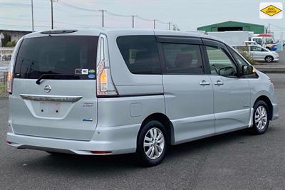 2014 Nissan Serena - Thumbnail