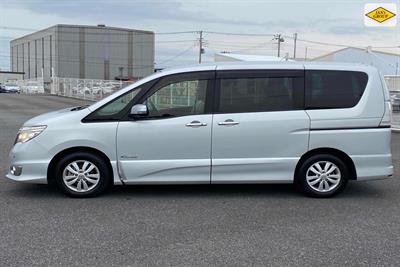 2014 Nissan Serena - Thumbnail