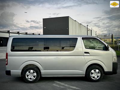 2018 Toyota Hiace - Thumbnail