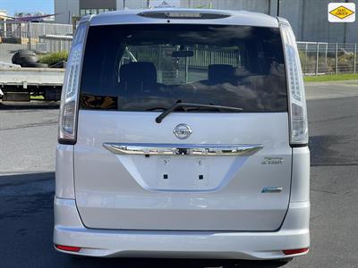 2013 Nissan Serena - Thumbnail