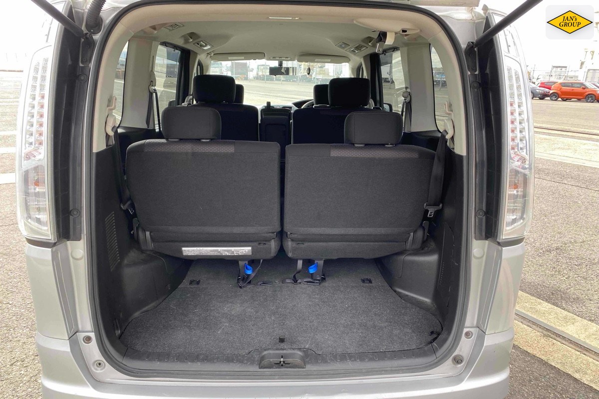 2013 Nissan Serena