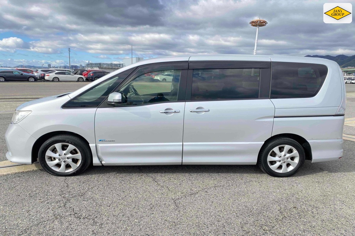 2013 Nissan Serena