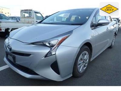 2017 Toyota Prius - Thumbnail