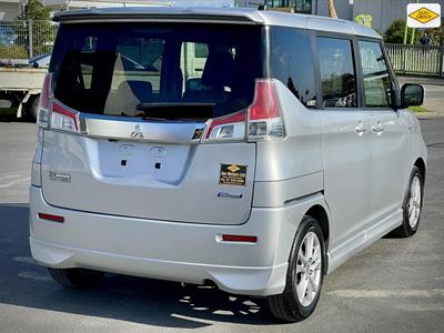 2016 Mitsubishi Delica - Thumbnail