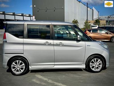 2016 Mitsubishi Delica - Thumbnail