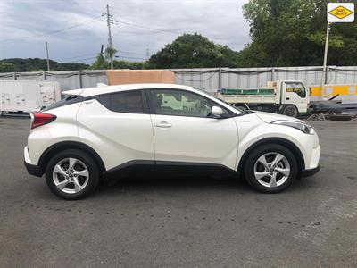 2017 Toyota C-HR - Thumbnail