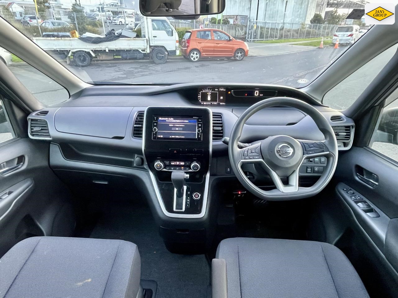 2017 Nissan Serena