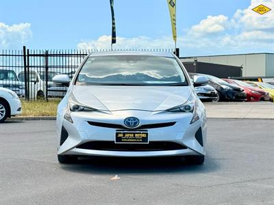 2016 Toyota Prius - Thumbnail