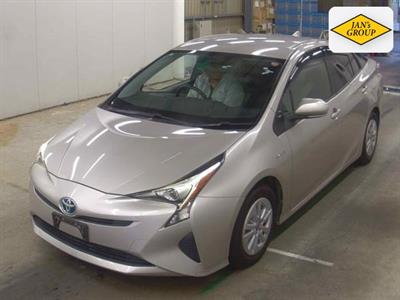 2016 Toyota Prius - Thumbnail