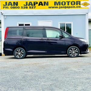 2015 Toyota Noah - Thumbnail