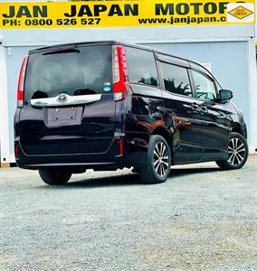 2015 Toyota Noah - Thumbnail